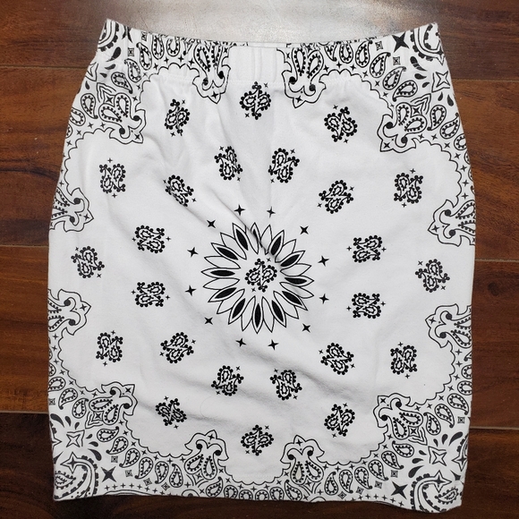 Forever 21 White Bandana High Waisted Skirt - Picture 2 of 6